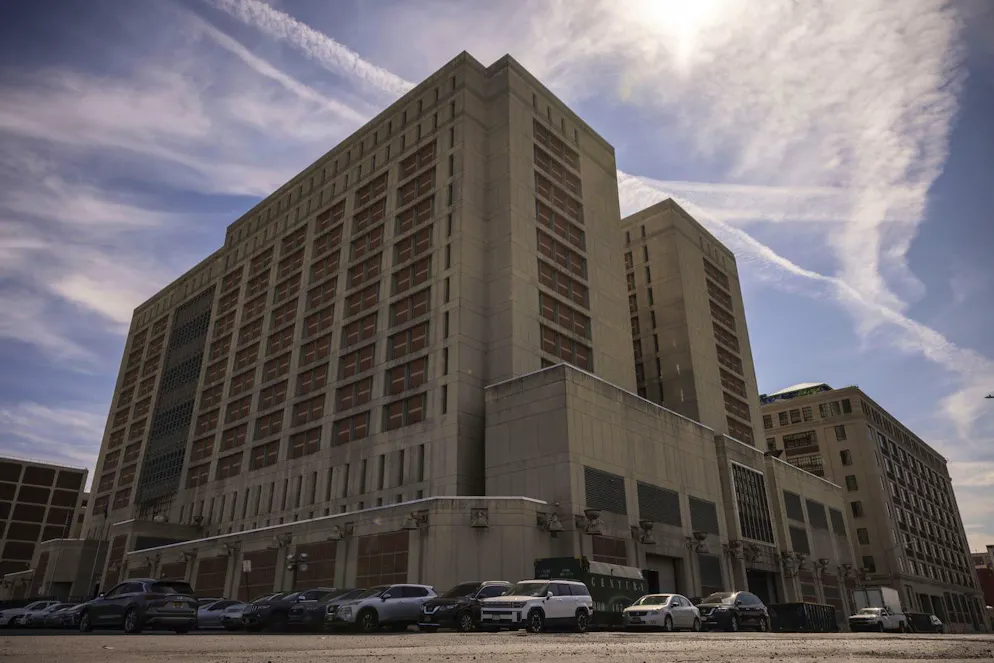 Das Metropolitan Detention Center in Brooklyn wird in den Medien als «Horror-Knast» und «Hölle auf Erden» bezeichnet. (AP Photo/Yuki Iwamura)