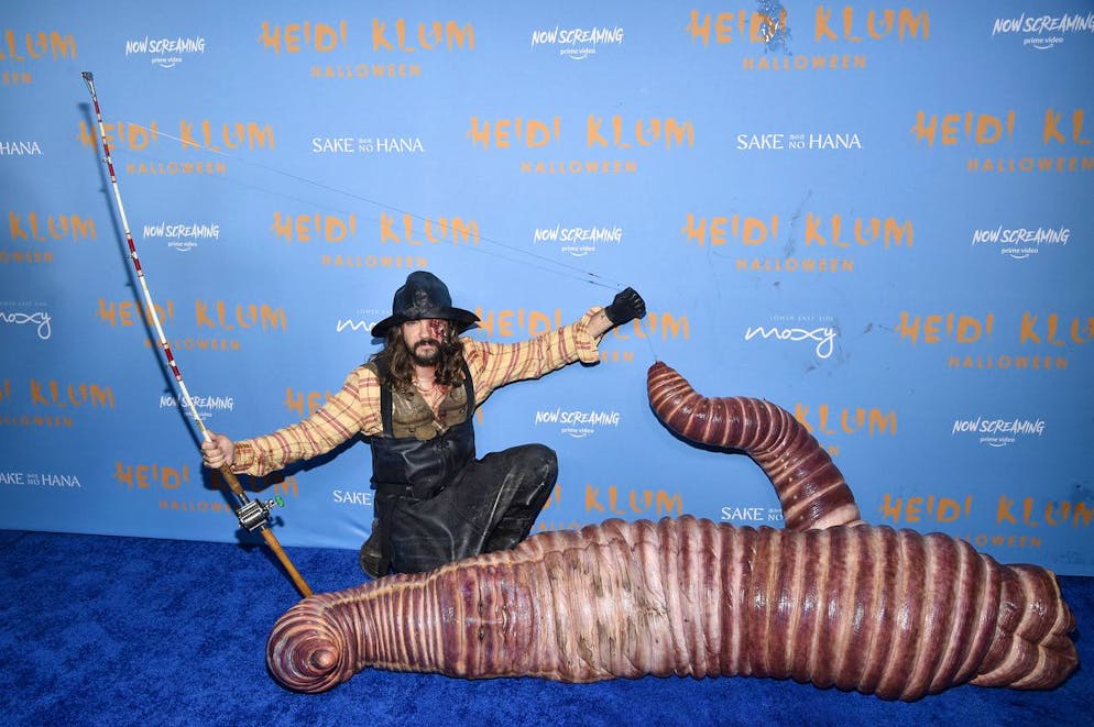 Ecco alcuni dei più stravaganti travestimenti di Halloween di Heidi Klum. Nel 2022 si è presentata alla sua festa come verme, mentre il marito era un pescatore insaguinato.