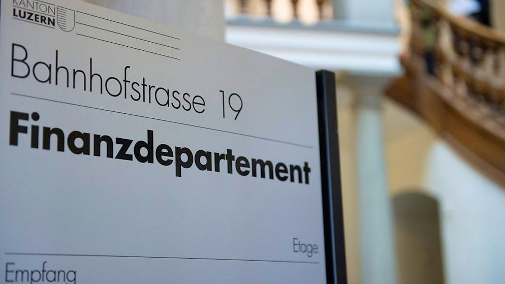 Con la riforma si prevede che dal 2028 il Cantone perderà 56 milioni di franchi di entrate e i Comuni 67 milioni.