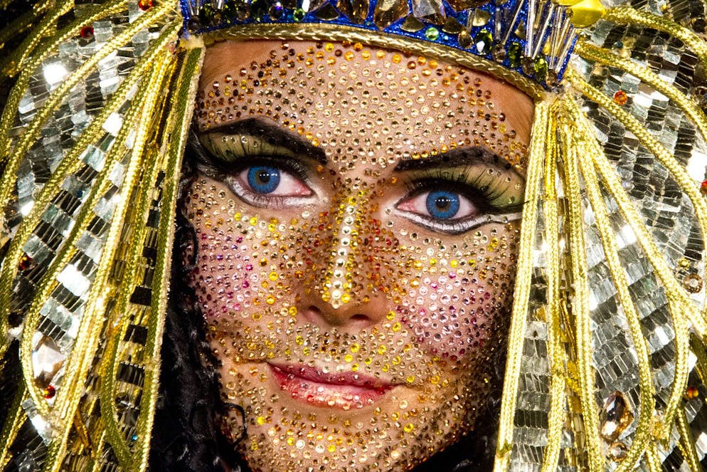 Ecco alcuni dei più stravaganti travestimenti di Halloween di Heidi Klum. Nel 2012 il suo costume da Cleopatra sembrava molto semplice, ma in realtà aveva il viso tempestato di strass.