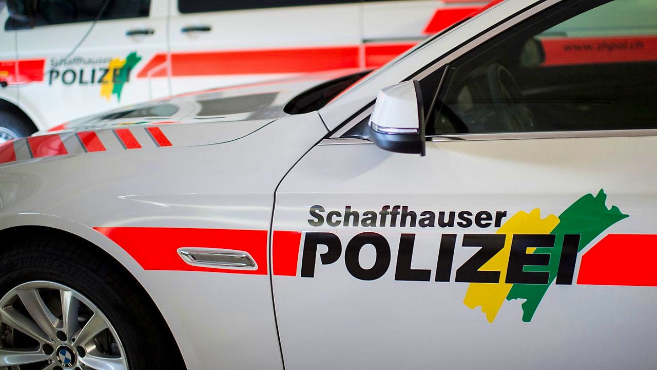 Verkehrsunfall. Velofahrerin bei Unfall mit Pferdeanhänger in Schaffhausen verletzt