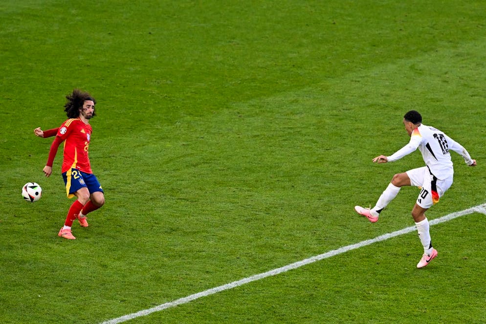Les joueurs allemands avaient réclamé en vain après la main de Cucurella.