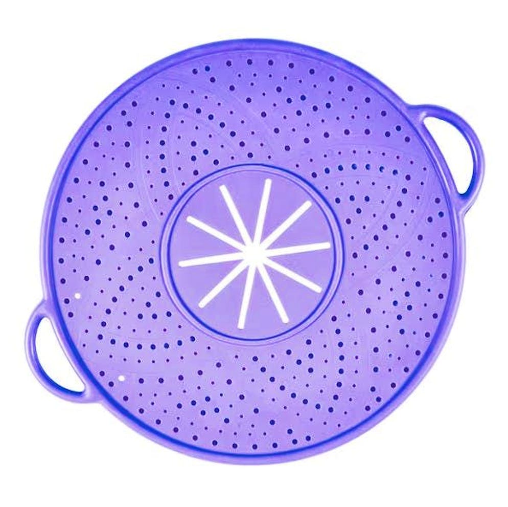 Prevent pasta water from boiling over: Protection against boiling over. Multi kitchen helper "8 in 1" from Genialo for around 22 francs, via Moderne Hausfrau.