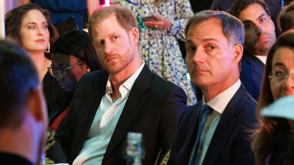 Royal expert sees crisis. 