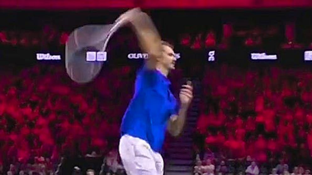 Nervi tesi alla Laver Cup. Medvedev perde la testa e lancia la racchetta, rischiando di ferire un fotografo