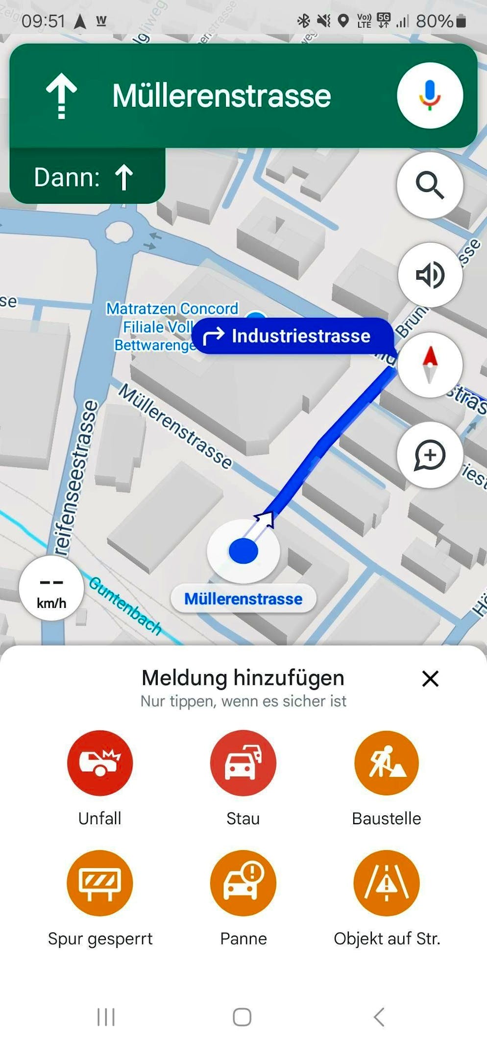 Traffic jams and other obstacles can be easily reported using the speech bubble symbol.