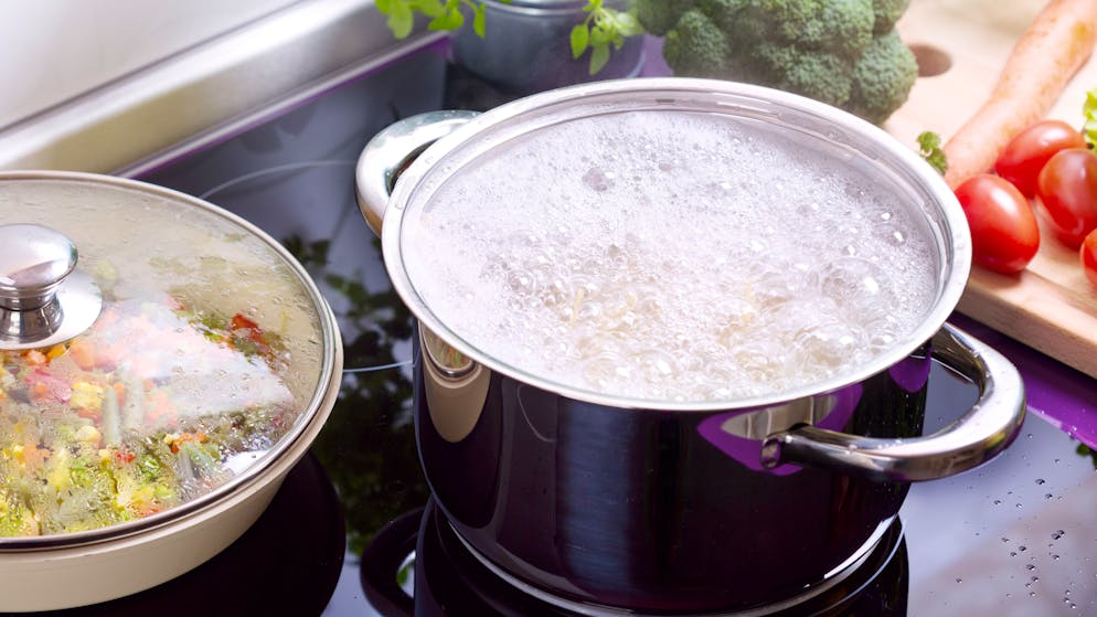 Wooden spoon, ice cubes, oil. If your pasta water keeps boiling over, these 5 tips will help