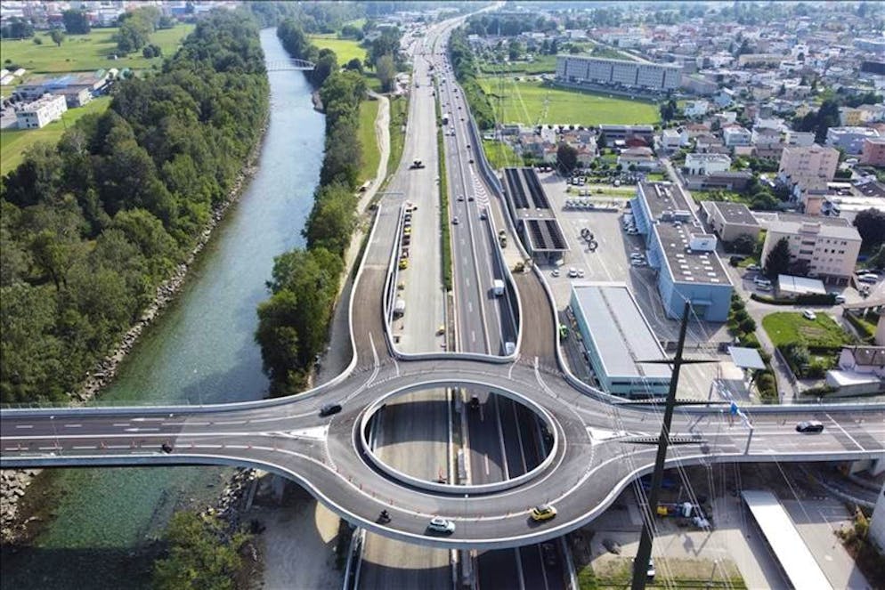 I fatti più importanti per la Svizzera e il Ticino nel 2024. Dopo due anni di lavori, il 26 settembre il semisvincolo autostradale di Bellinzona è parzialmente aperto al traffico. Parzialmente perché in una prima fase, fino a inizio 2025, si può usare unicamente l'uscita autostradale in direzione sud, verso quindi il Luganese e il Mendrisiotto. Dal prossimo anno sarà la volta anche dell'entrata da sud.