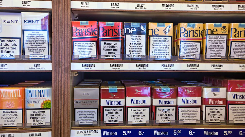 L'accusé a communiqué des informations contenues dans un fichier confidentiel dans le cadre de gardes à vue de trois hommes, des employés du snack, soupçonnés de trafic de cigarettes (photo symbolique).