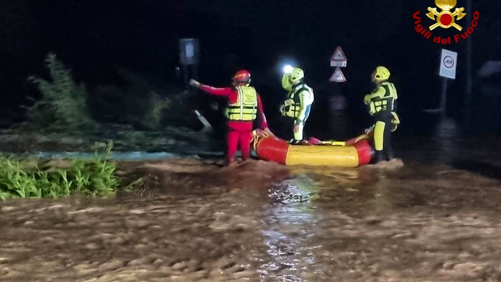 2.5 meter high flood wave. Grandma and baby missing after flooding in Italy