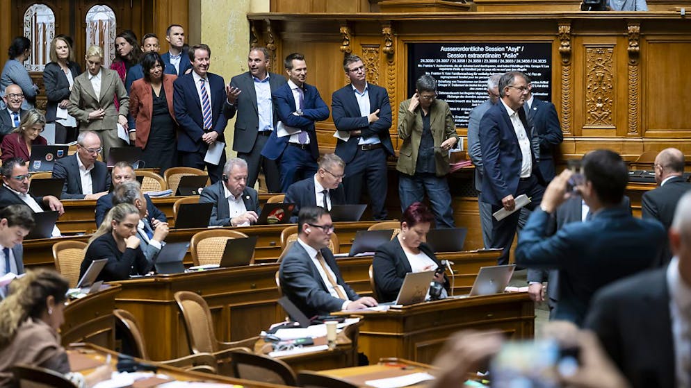 L'UDC qui avait demandé un débat spécial sur l'asile, a bombardé le conseiller fédéral Jans de questions.