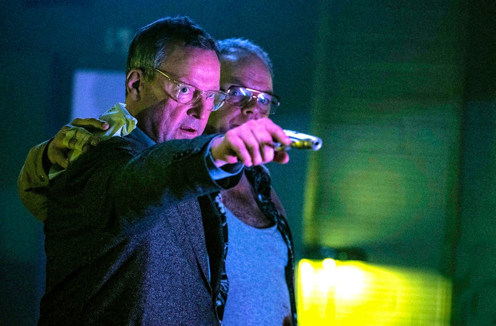 Das sind die Easter Eggs aus dem Psycho-Tatort. Tristan Grünfels (Matthias Brandt, links) und sein Bruder Hagen (Andreas Schröders) befinden sich in ziemlichen Schwierigkeiten.