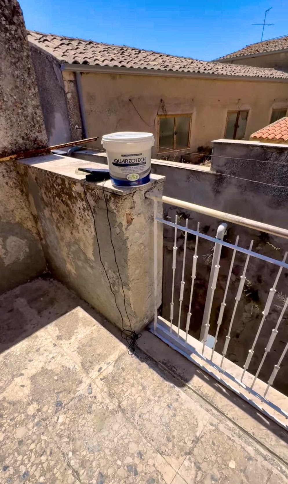 Briton buys one-euro house in Sicily. ... and a balcony.