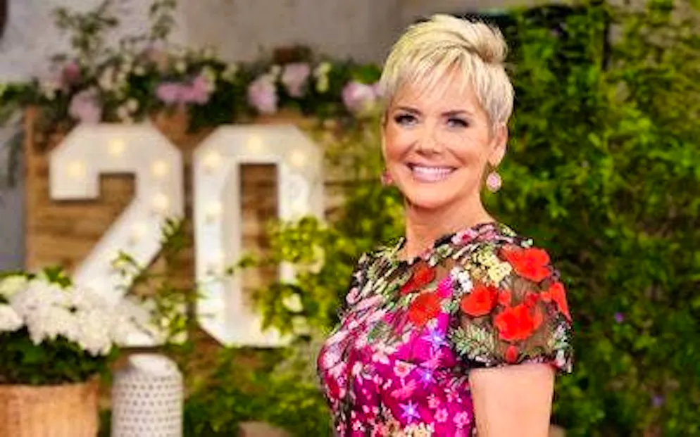 TV presenter Inka Bause matches the singles on "Bauer sucht Frau".