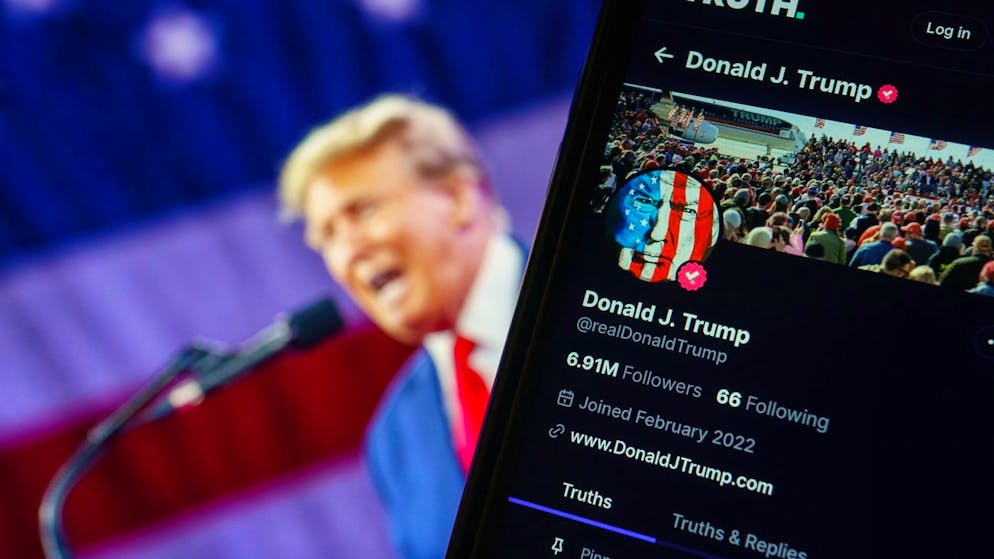 Billion-dollar grave Truth Social. Trump's stock is a disaster for investors