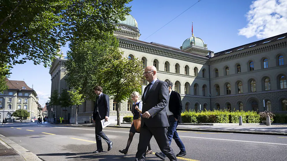 Les services du chancelier de la Confédération Viktor Rossi ont repéré les cas suspects qui font l’objet de la deuxième plainte lors du contrôle et du dépouillement des listes de signatures (archives).