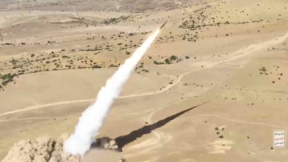 Le Hezbollah dit avoir tiré un missile sur le QG du Mossad près de Tel Aviv.