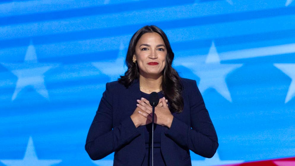 Mercredi, l'élue de New York à la Chambre des représentants Alexandria Ocasio-Cortez a appelé le maire de 64 ans à démissionner.