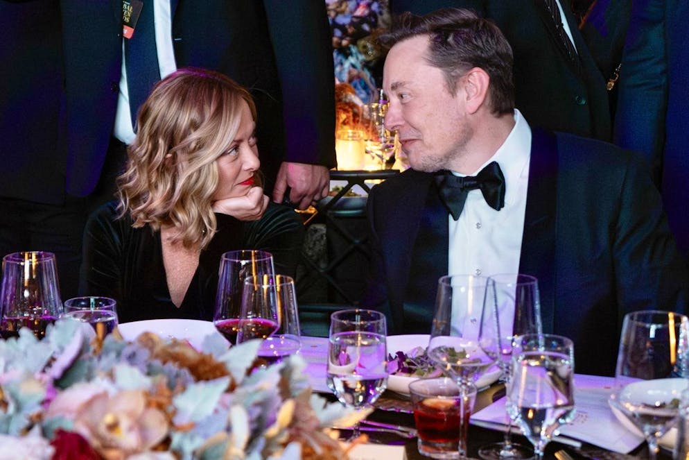 Le cliché où ils apparaissent côte à côte, échangeant des regards, a suffi à alimenter les rumeurs: y'aurait-il plus qu'une simple admiration mutuelle?