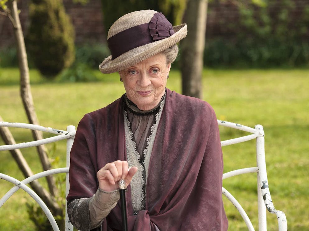 Lutto: è morta l'attrice britannica Maggie Smith. Maggie Smith ha inoltre deliziato i suoi fan nel ruolo di Violet Crawley, la contessa madre di Grantham nella serie TV «Downton Abbey» e i due film sequel.