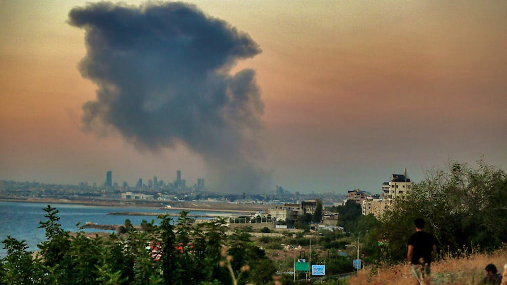 After an Israeli Luftangriff, Rauch entered a more southern Vorort von Beirut. Photo: Marwan Naaman/dpa