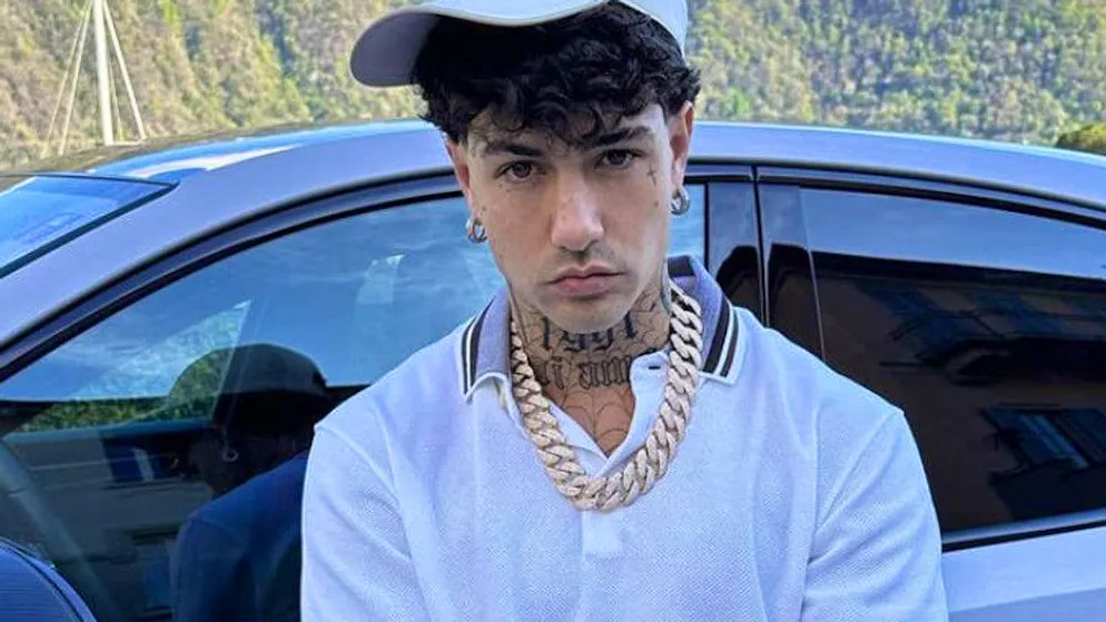 La querelle continua. Tony Effe: «Il dissing con Fedez è un gioco, ma lui è un bugiardo cronico»