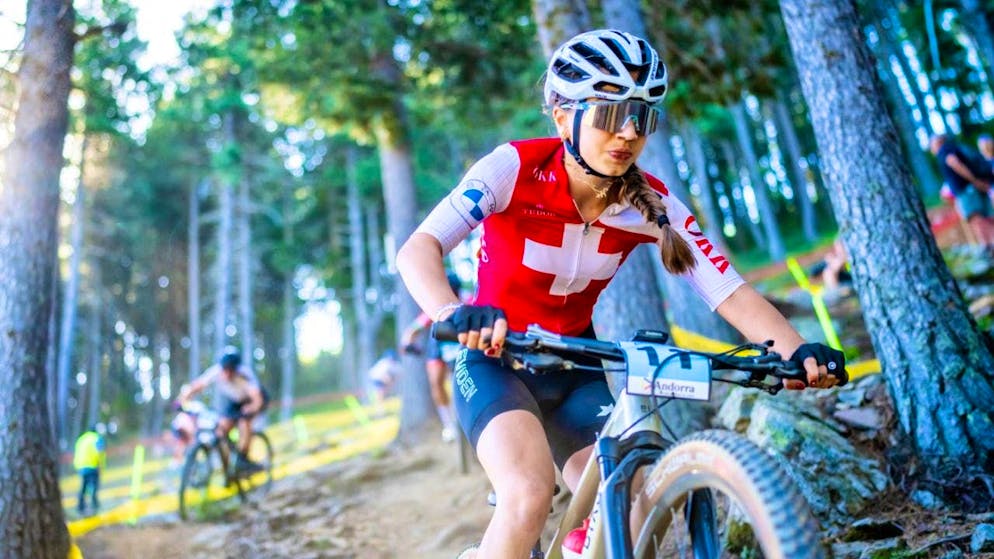 Muriel Furrer durante una gara di mountain bike nell'agosto 2024.