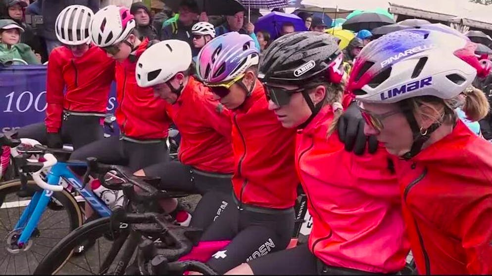Great sadness at the World Cycling Championships. Tears before the start: elite riders hold a minute's silence for Furrer