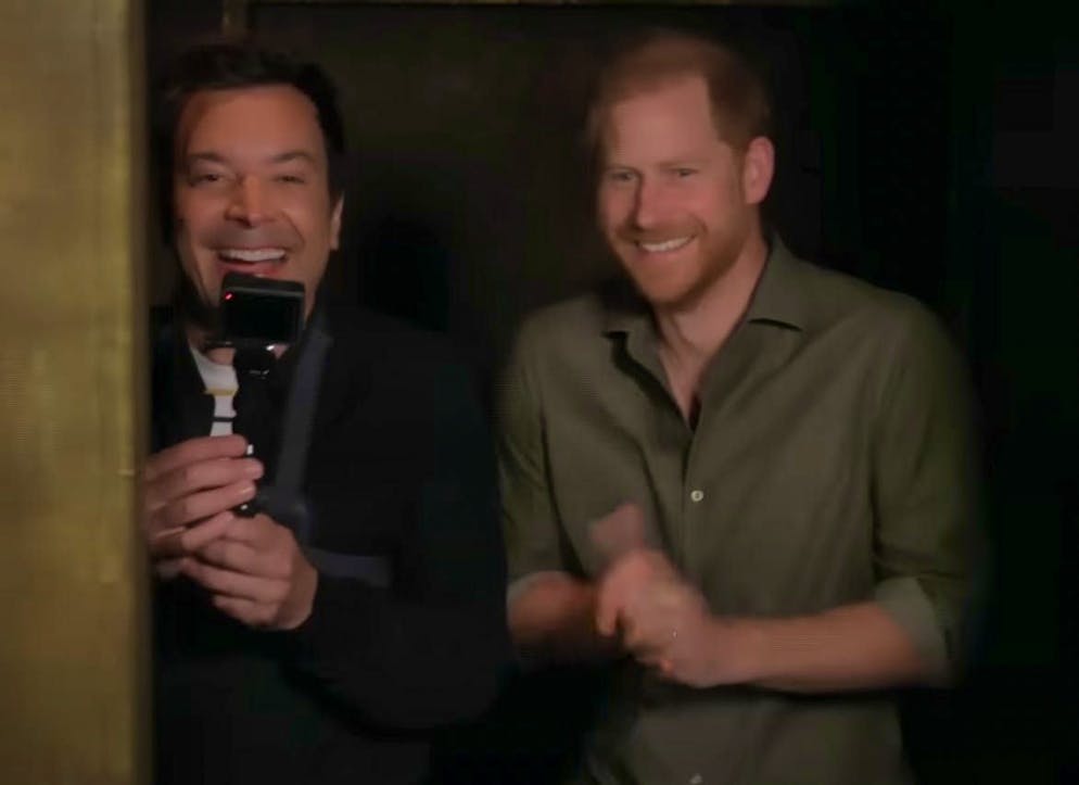 Prince Harry scares his way through a maze with zombies, werewolves and pandas with talk show host Jimmy Fallon.