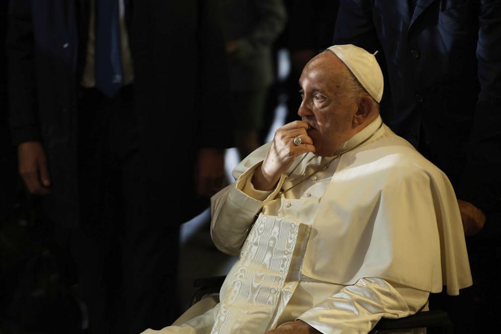 D'après la RTBF et La Libre, qui citent un communiqué du Vatican, le pape François a salué le «courage» du roi Baudouin lorsqu'il a choisi de «quitter sa place de Roi pour ne pas signer une loi meurtrière».