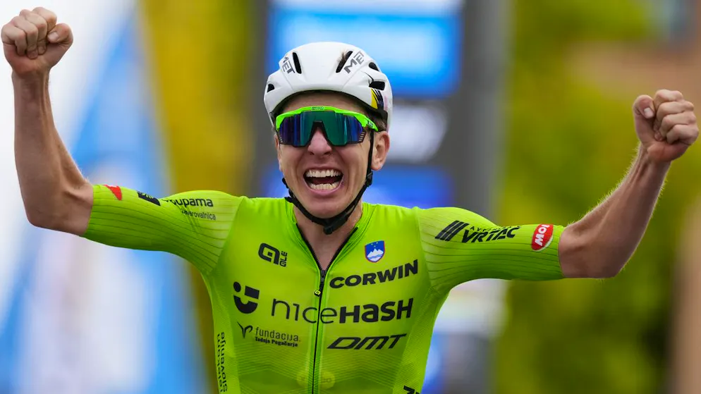 World Cycling Championships. Tour de France and Giro winner Tadej Pogačar is also crowned world champion - Hirschi finishes 6th.