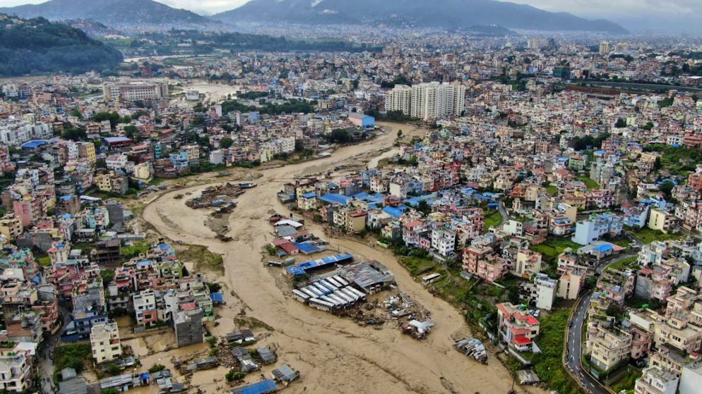 Il maltempo in Nepal ha provocato finora più di 100 vittime.