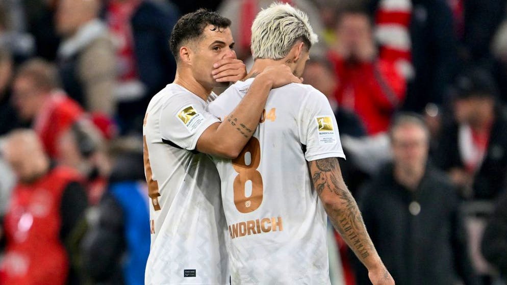 Bayern annoyed by the timeout. Sly Granit Xhaka: 