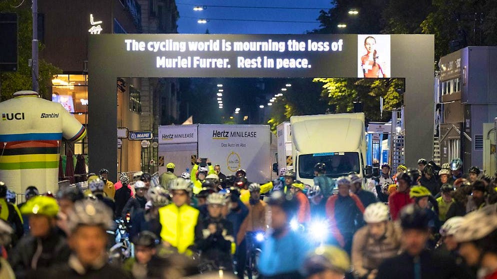 Commemorative ride instead of public race - Gallery. The start of the "Memorial Ride" took place on Sechseläutenplatz
