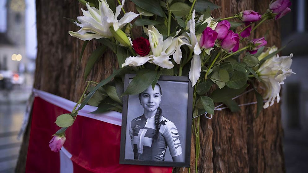 Over a thousand people take part in a memorial ride for the deceased cyclist - gallery. At the Wasserkirche in Zurich on Sunday, many people remembered the Swiss cyclist Muriel Furrer, who died after a fall at the World Cycling Championships.