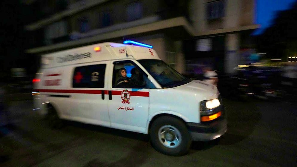 ARCHIVE - According to official figures, at least 14 paramedics have been killed in Lebanon in Israeli airstrikes (archive photo). Photo: Hassan Ammar/AP/dpa