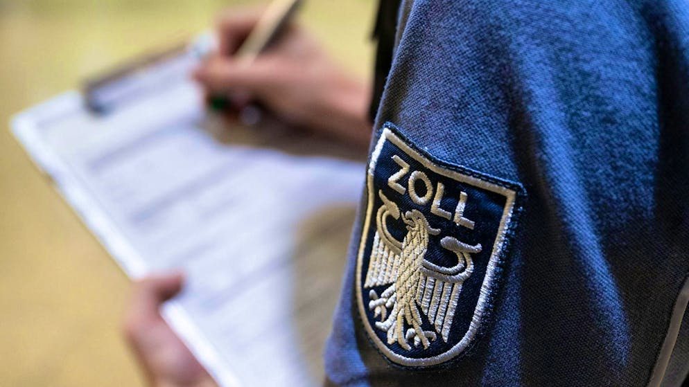 Customs at Munich Airport have seized very, very expensive pieces of jewelry that were not declared. (symbolic picture)