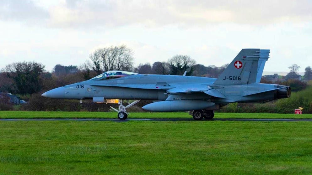 The Swiss Air Force resumed training and instruction operations with the F/A-18 fleet on Monday afternoon.