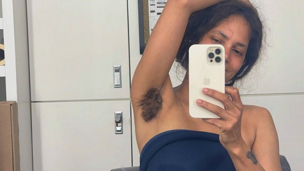 «Hairy Berry». Darum zeigt sich Halle Berry mit Achselbehaarung