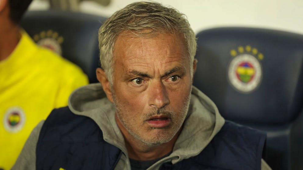 Tutto lo stupore di José Mourinho per un cartellino giallo 'mai visto prima'.