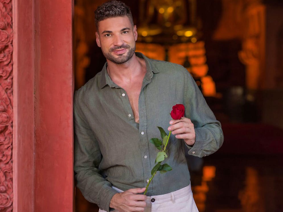 «Der Bachelor» Dennis Marbacher ist der neue Rosenkavalier blue News
