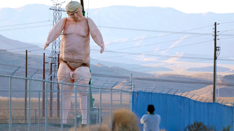 Es ist ziemlich alles zu sehen: In der Nähe von Las Vegas ist eine riesige Statue von Donald Trump aufgetaucht.