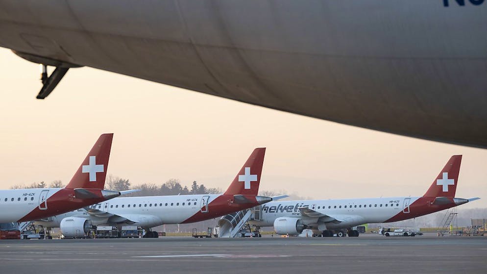 Drei Flugzeuge der Fluggesellschaft Helvetic Airways:  Die Partnerschaft mit der Swiss wird um weitere fünf Jahre verlängert. (Archivbild)