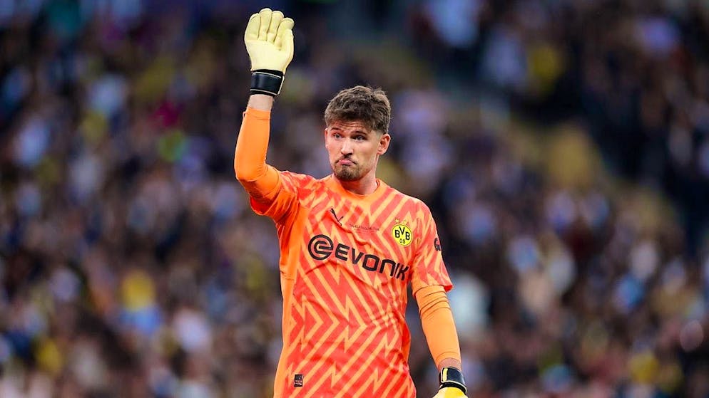 Gregor Kobel with Borussia Dortmund in Champions League action on Tuesday evening.