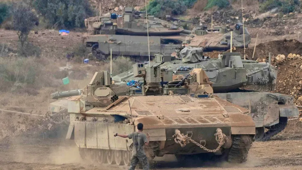 Israeli armored personnel carriers (APC) and tanks maneuver in a staging area in northern Israel near the Israeli-Lebanese border. Photo: Baz Ratner/AP/dpa