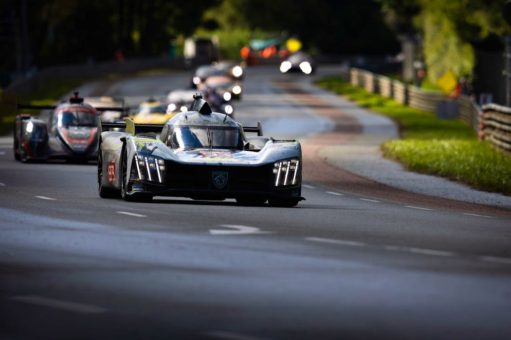 Auf der Rennstrecke sind die Autos einem extremen Belastungstest ausgesetzt.