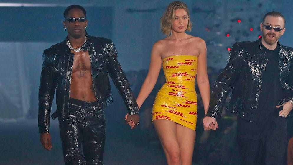 Highlights der Paris Fashion Week. Gigi Hadid stolpert im DHL-Tape, Rabanne zeigt 250'000-Euro-Bag