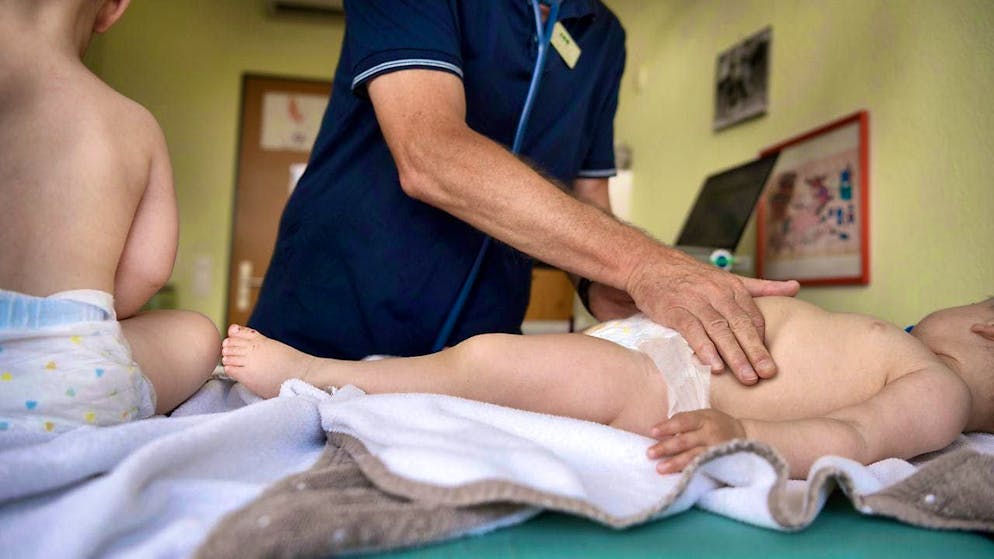 Pediatric practices in Nidwalden can now offer practice assistants. (symbolic picture)