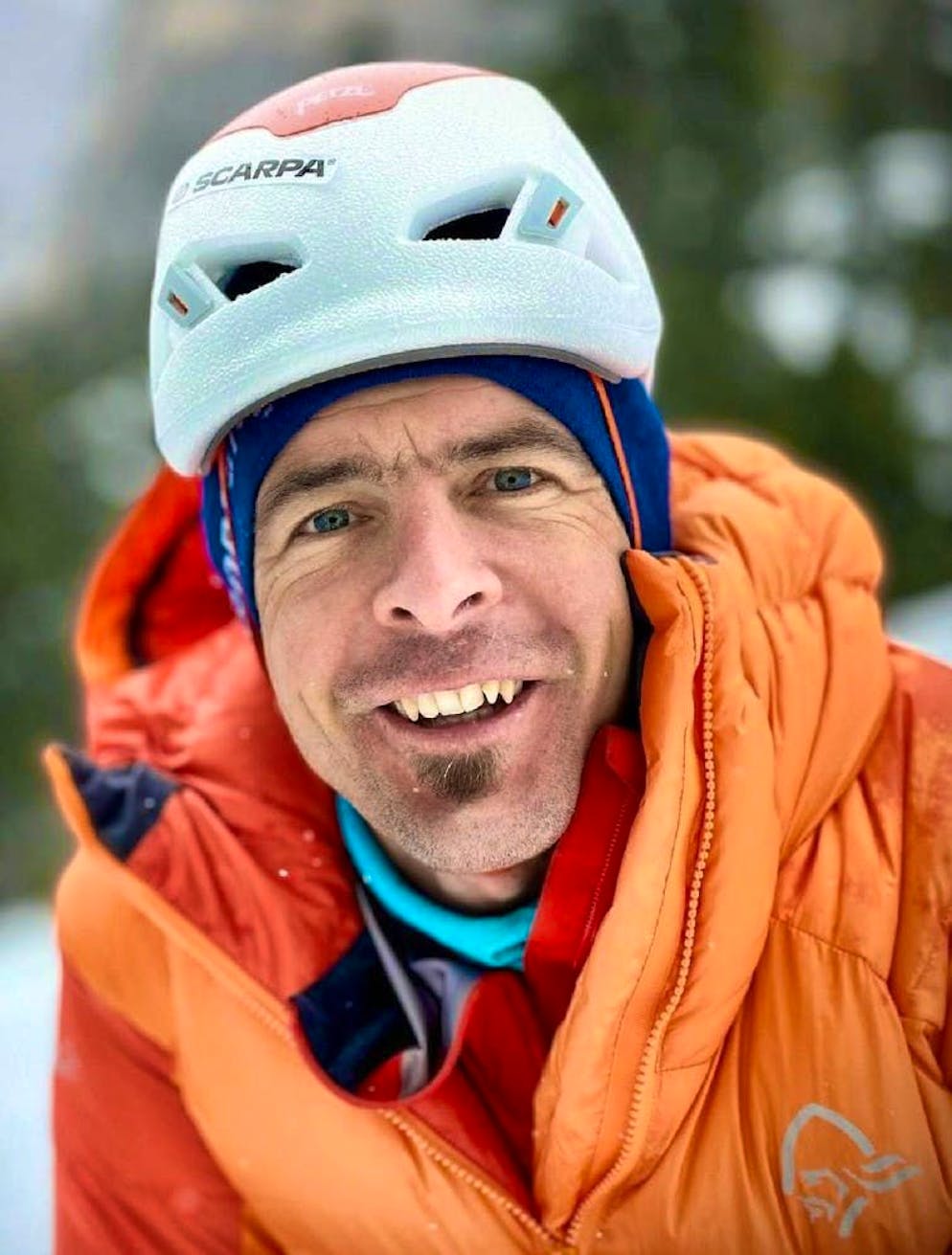 Alpinist Dani Arnold sees problems with the influx of tourists on Mount Everest.