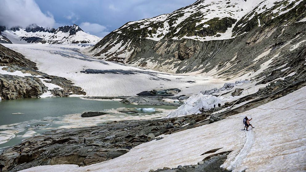 Nachdem die Schweizer Gletscher in den Jahren 2022 und 2023 um zehn Prozent geschrumpft waren, haben sie im Jahr 2024 erneut 2,5 Prozent ihres Volumens verloren. (Archivbild)